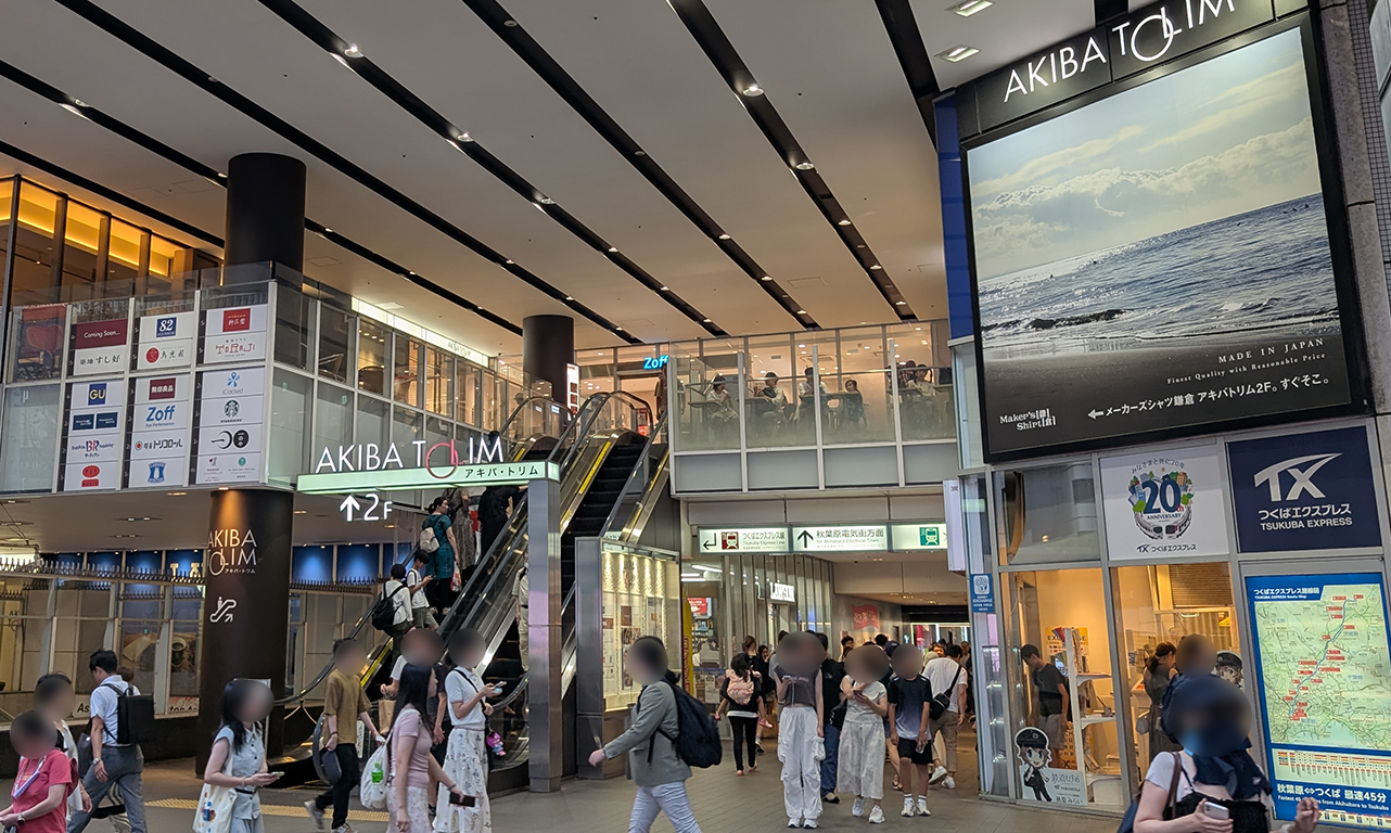 秋葉原駅前に大型交通広告が登場！「アキバ・トリム メガボード」の概要・料金・掲出メリットとは？